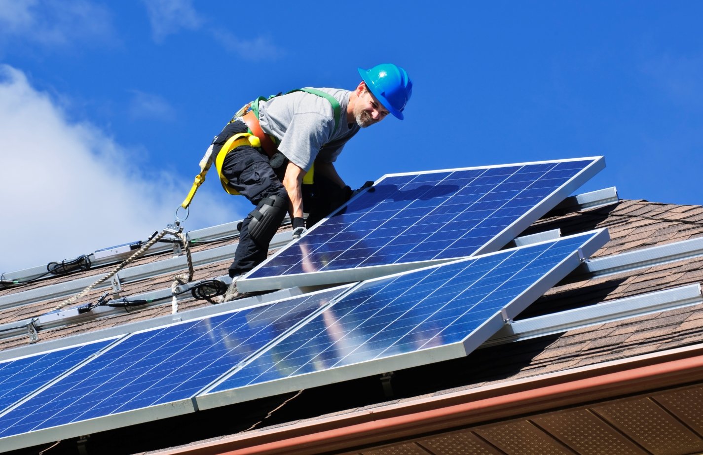 Solaranlagen Installation auf Hausdach in Österreich